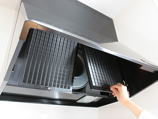 レンジフード・換気扇フィルターを外す