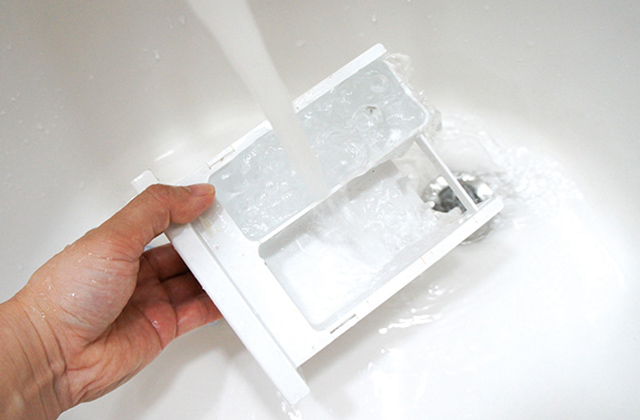 洗剤ケースを洗う