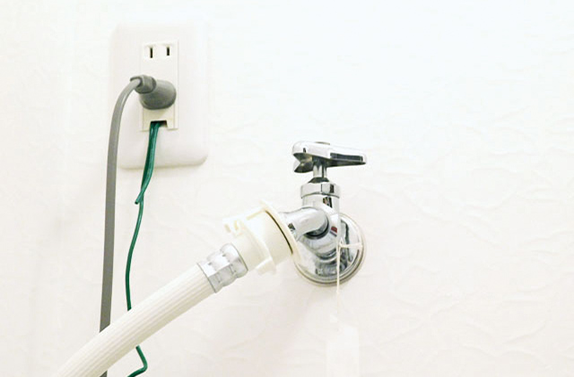 洗濯機の電源を切り、コードを抜く
