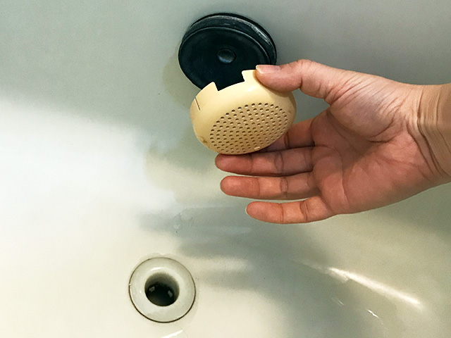 循環口のフィルターを外す