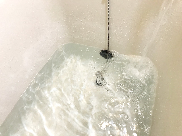 お湯を抜き、再度追い焚きをしてすすぐ