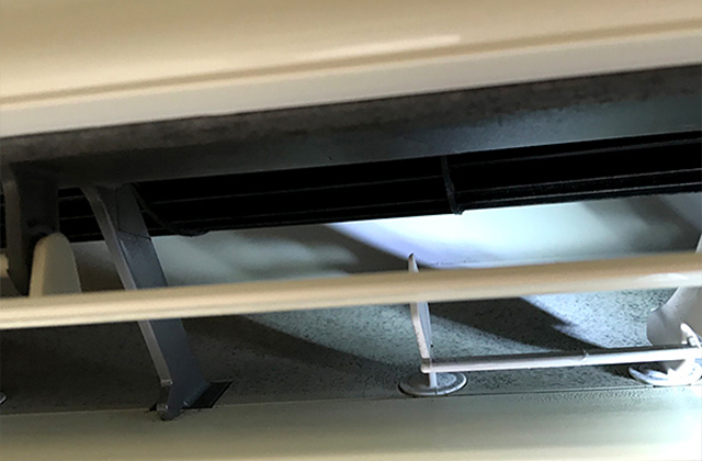 エアコン内部の掃除は業者に依頼する