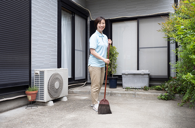 室外機周りを掃除する