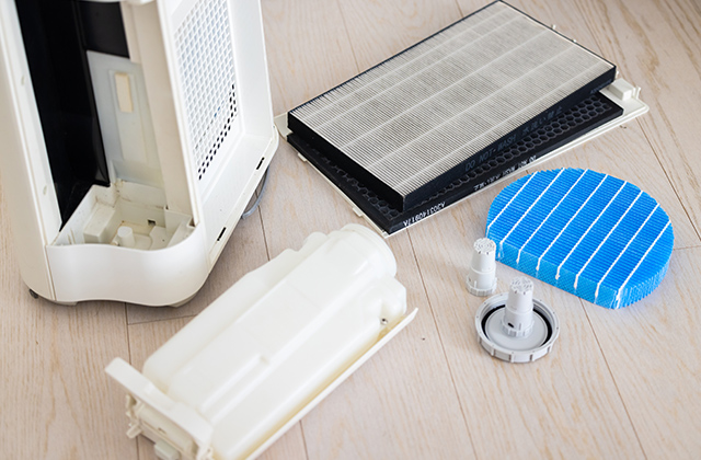 空気清浄機が臭い場合、掃除で解消できることが多い