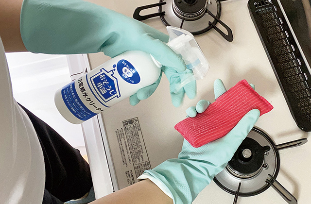 アルカリ電解水とは?汚れを落とす特徴・効果とお掃除での活用法