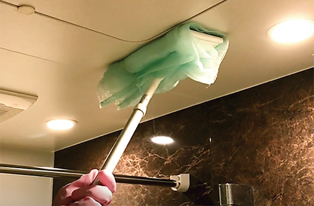 ③天井を拭く。