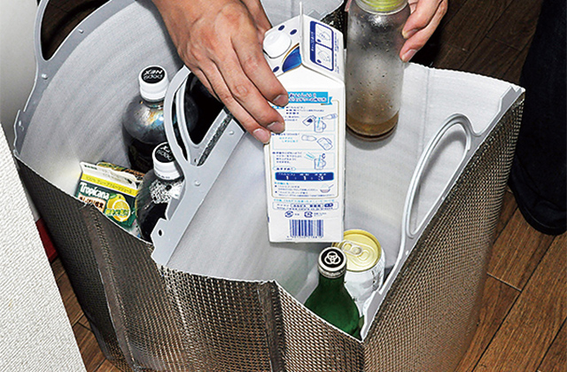 ②お掃除する箇所の食品を保冷バッグに移す。