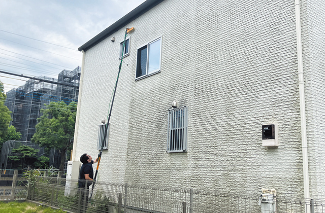 塗装を守りながら汚れを徹底除去!おそうじ本舗の外壁手洗い洗浄