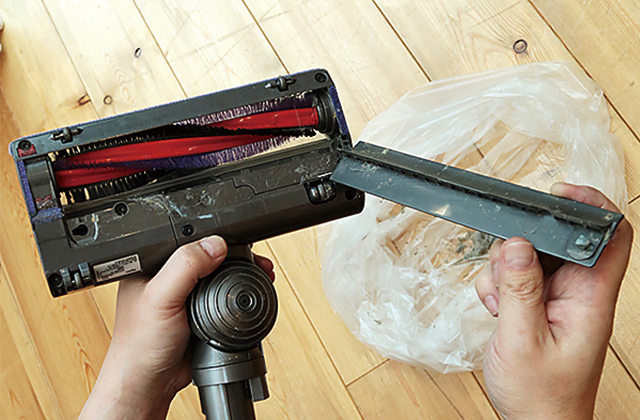 ヘッドからブラシを抜き出す①