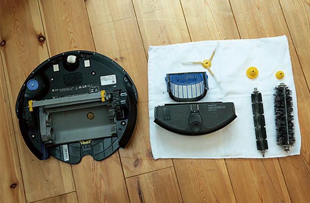 各パーツまでキレイに掃除したルンバ（Roomba）