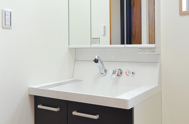 洗面所をスッキリ見せたい!洗面所収納のコツを紹介