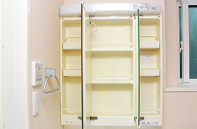 【鏡裏の収納】用途別・人別にして使いやすく!