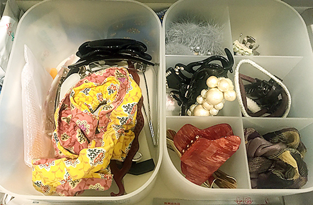 小物をまとめるのに便利な小物収納トレー