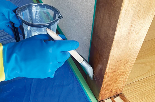 ③洗剤塗布、拭き取り