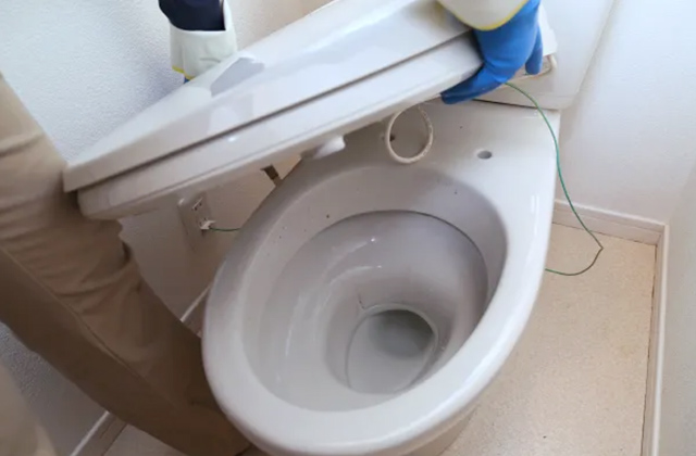 落ちない黒ずみは掃除のプロに依頼する